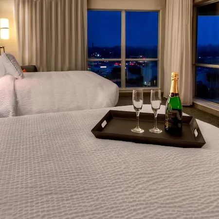 Courtyard By Marriott Westbury Long Island-3
