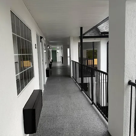 Magnolia Bay Hotel & Suites-2