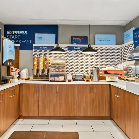 Holiday Inn Express Hotel & Suites Marion By Ihg-3
