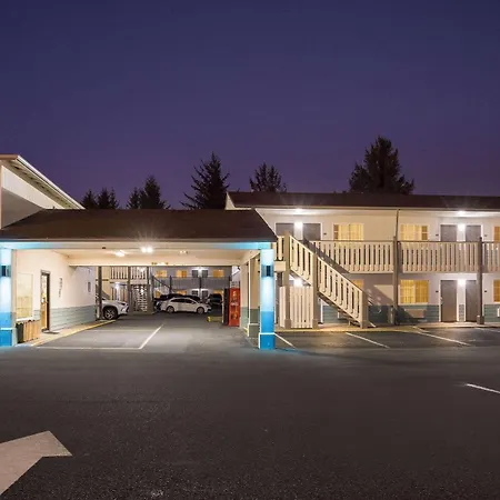 Super 8 By Wyndham Crescent City-2