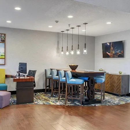 Hampton Inn Elkhart-2