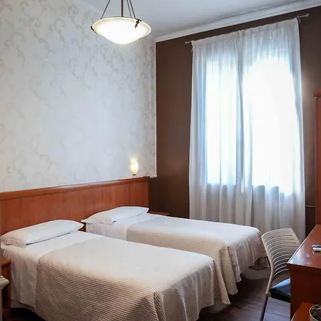 Hotel Universo-2