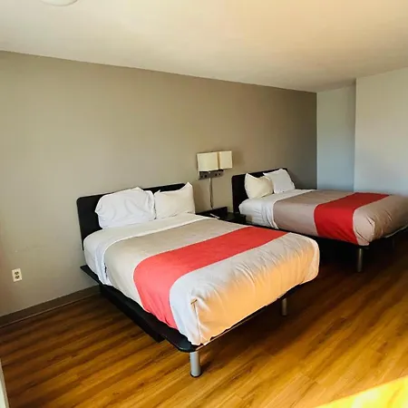 Super 7 Inn Tupelo-3