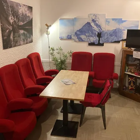 Hotel La Chaumière Garage Moto gratuit À 150 m de la gare SNCF et TMB-2