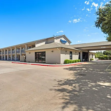 Days Inn By Wyndham Round Rock-2