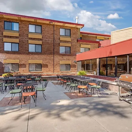 Best Western Plus Landmark Inn-2