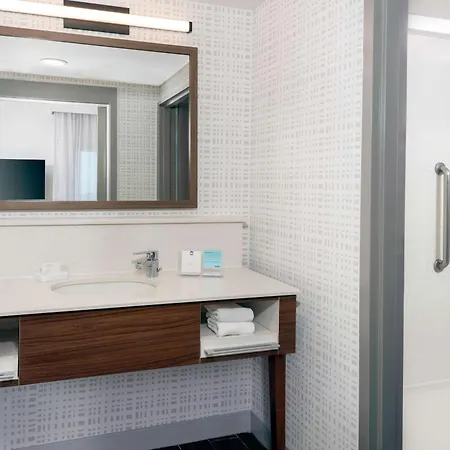 Hampton Inn And Suites Clearwater Beach-3