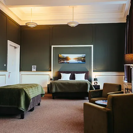 The Velvet Lodge-2