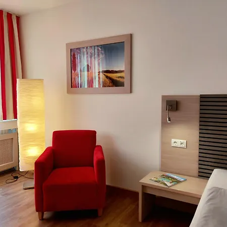Heinrich Pesch Hotel-3