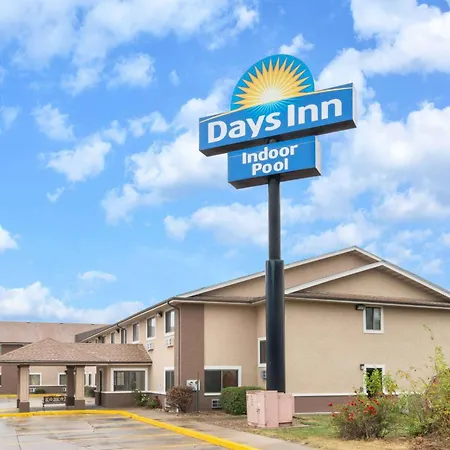 Days Inn By Wyndham Topeka-2