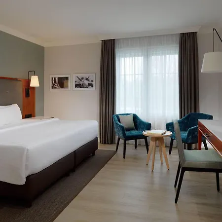 Courtyard By Marriott Hamburg Airport-2