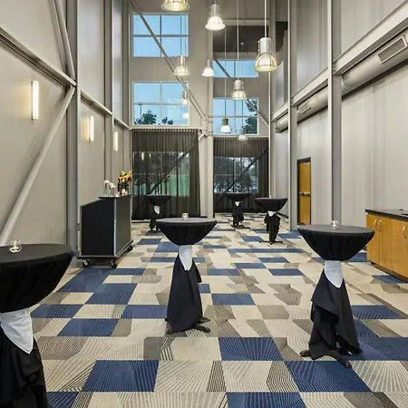 Delta Hotels By Marriott Milwaukee Northwest-2