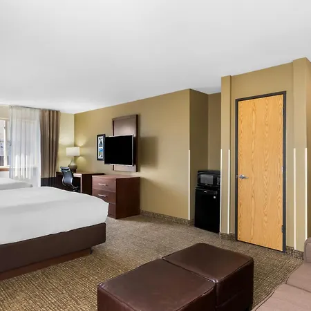 Comfort Inn & Suites Greeley-3
