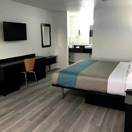 Motel 6-Metropolis, Il-2