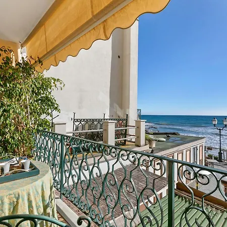 B&B Da Giueli Rooms On The Seafront-3