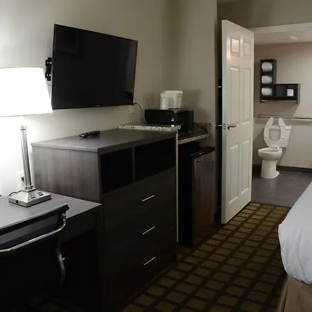 Baymont By Wyndham Clarksville-2