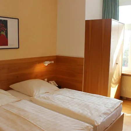 An der Persiluhr Stadt-gut-Hotel-2