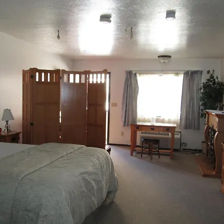 Jim Butler Inn & Suites-2