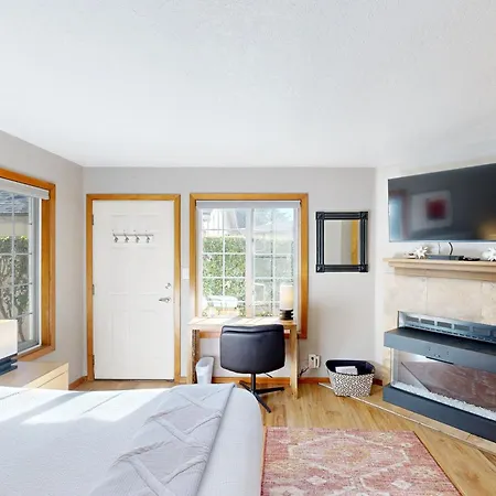 Beaches Inn | Sandpiper Pier Cottage-3