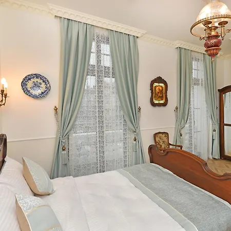Royal Hotel-2