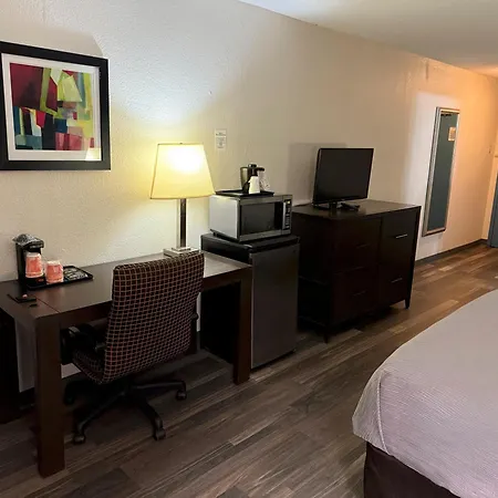 Quality Inn & Suites Banquet Center-3