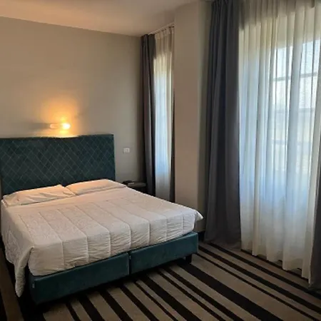 Jet Hotel-3