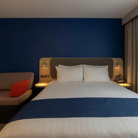 Holiday Inn Express Poole By Ihg-3
