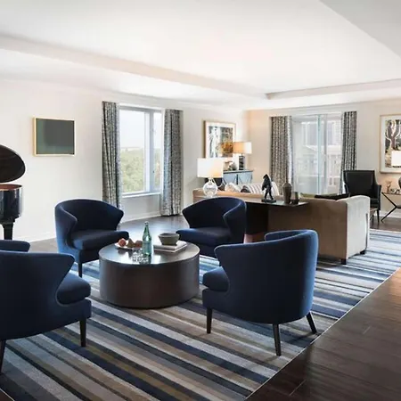 The Logan Philadelphia, Curio Collection By Hilton-3