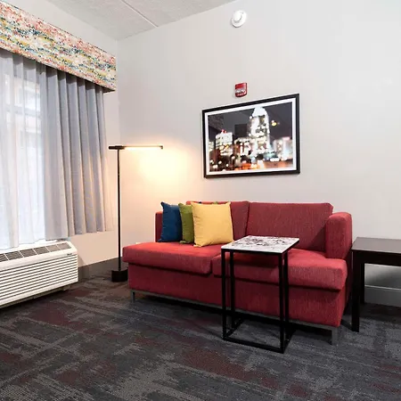 Hampton Inn & Suites - Raleigh Downtown-3