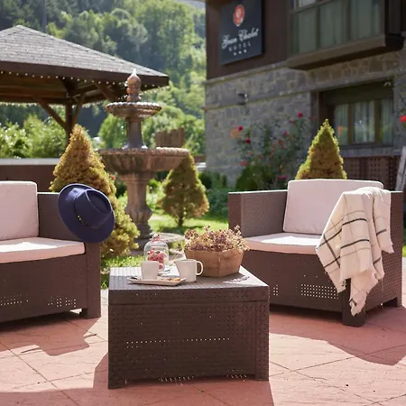 Gran Chalet Hotel & Petit Spa-3