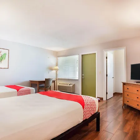 Oyo Waterfront Hotel- Cape Coral Fort Myers, Fl-2