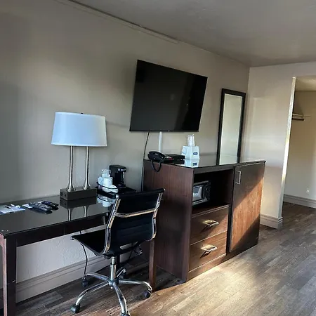 Travelodge By Wyndham Florence-2