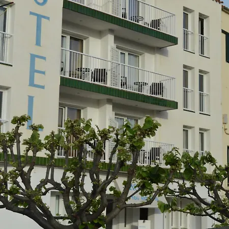 Hotel Nou Estrelles-3