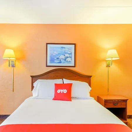 Oyo Hotel Downtown Peoria I-74-3