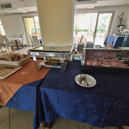 Hotel Rivadoro-Spiaggia ombrellone e lettini-Piscina-Parcheggio-2