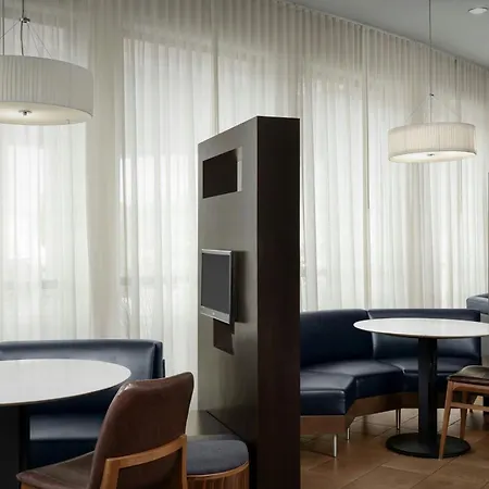 Courtyard By Marriott Salisbury-3