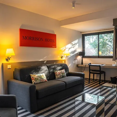 Hotel 202-2