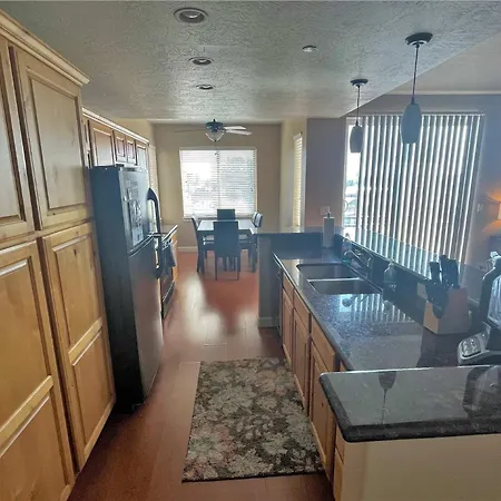Deluxe Downtown Condo Close To Everything!-2