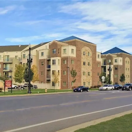 Deluxe Downtown Condo Close To Everything!-3