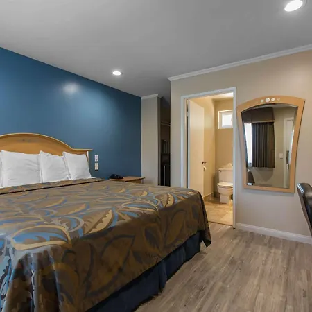 Rodeway Inn Escondido Downtown-2
