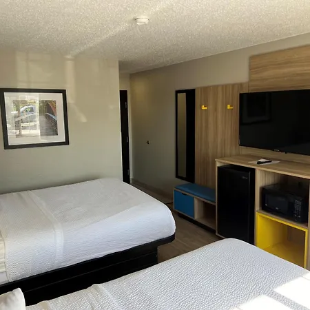 Days Inn By Wyndham Miami-3
