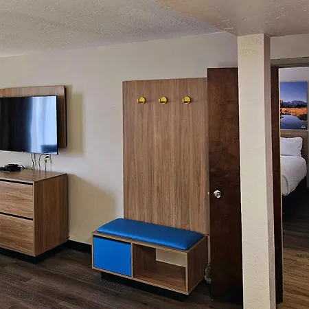 Days Inn And Suites By Wyndham Downtown Missoula-University-2
