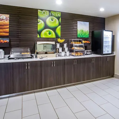 La Quinta Inn & Suits By Wyndham Pontoon Beach Il-2