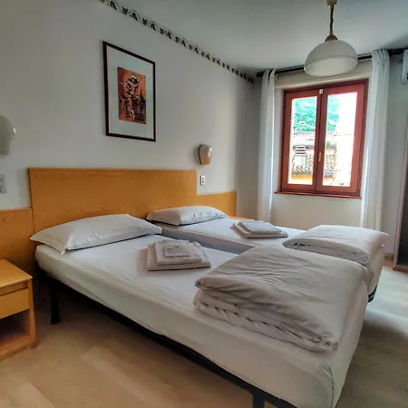 Hotel Modena Old Town-3
