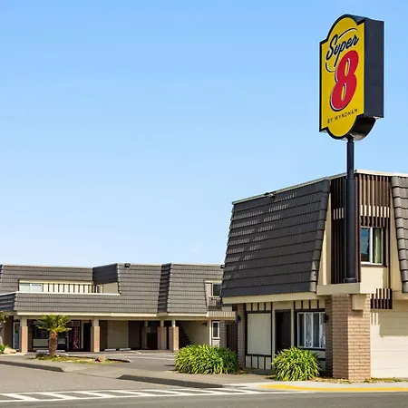 Super 8 By Wyndham Eureka-3