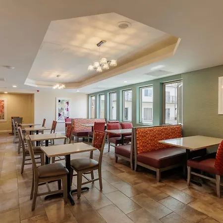 Orangewood Inn & Suites Kansas City Airport-3
