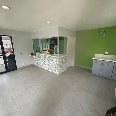 Hi-Way Host Motel-3