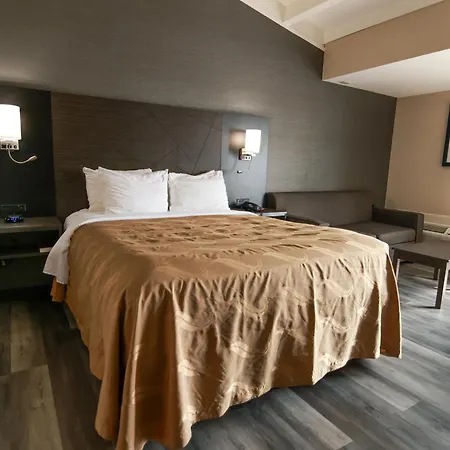 Quality Inn & Suites Danbury Near University-2