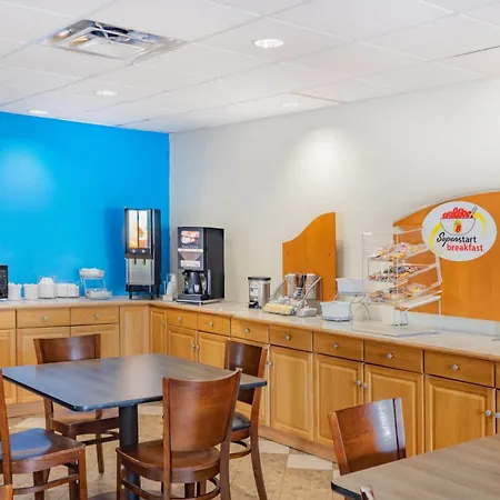 Super 8 By Wyndham Columbia-3
