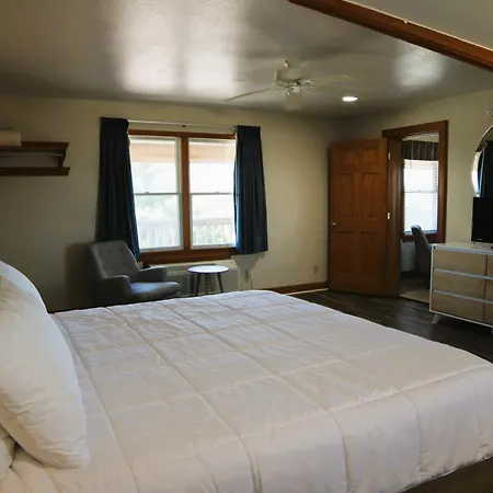 Pony Island Inn-2